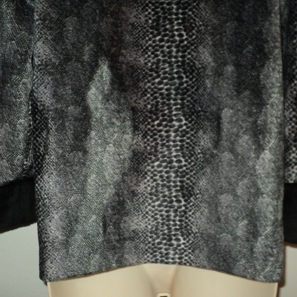 Guess Jacket Coat Women's Size M Faux Fur Snakeskin Print Gray and Black Medium - Picture 6 of 7